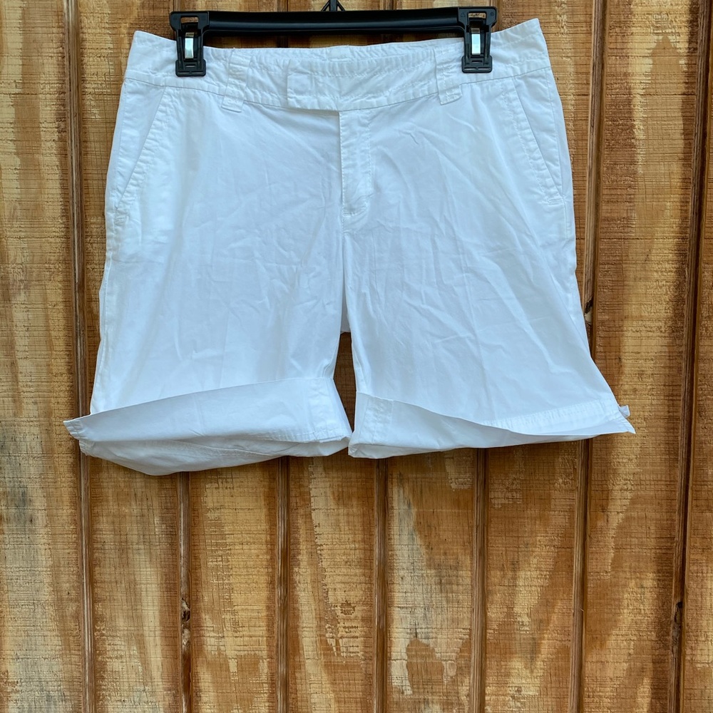 Lilly Pulitzer Palm Beach fit white short
